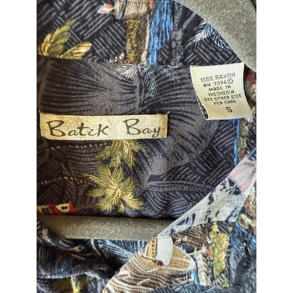 Batik Bay Hawaiian Shirt Small Black Island Print Rayon Button Down - Picture 4 of 5
